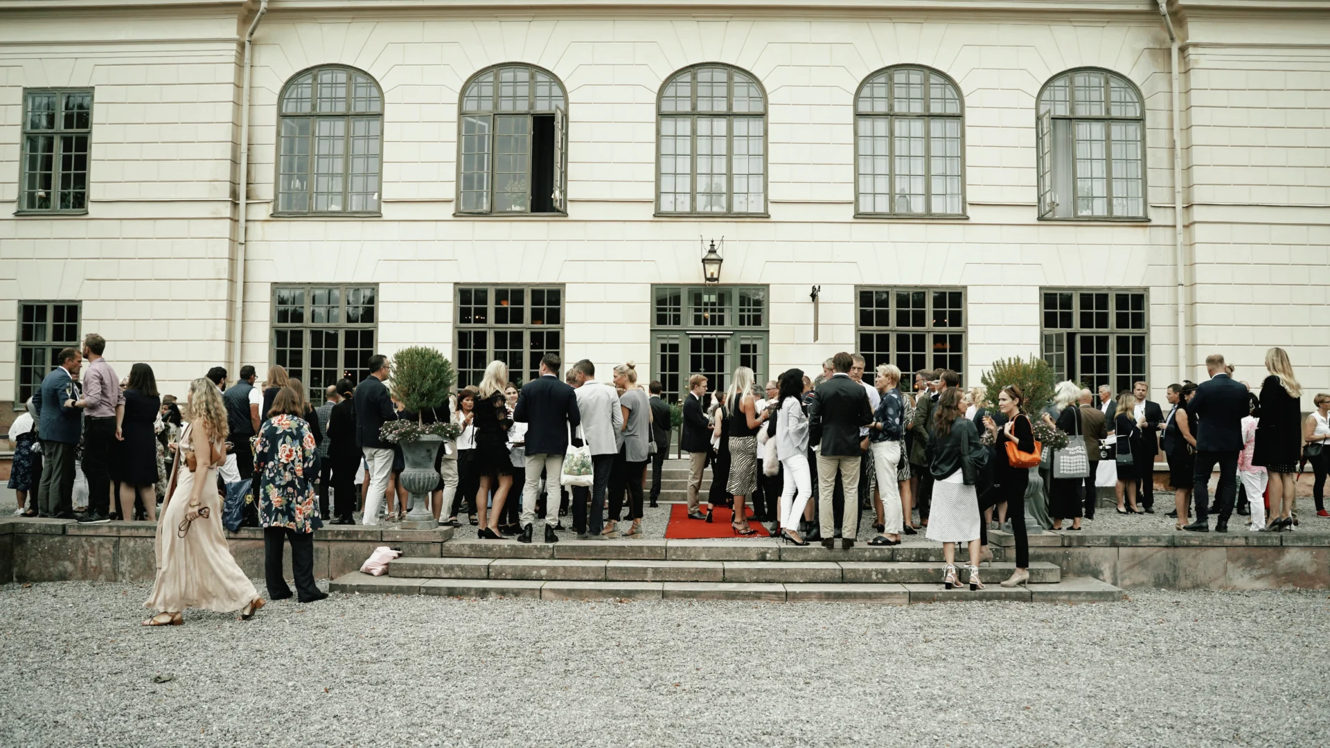 Sommarfest på Näsby Slott – pizza, park och kvällsdopp vid Näsbyviken
